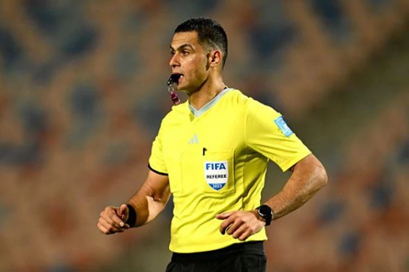 معروف يقود إدارة مباراة بيراميدز وسيراميكا في صراع التتويج بلقب الدوري