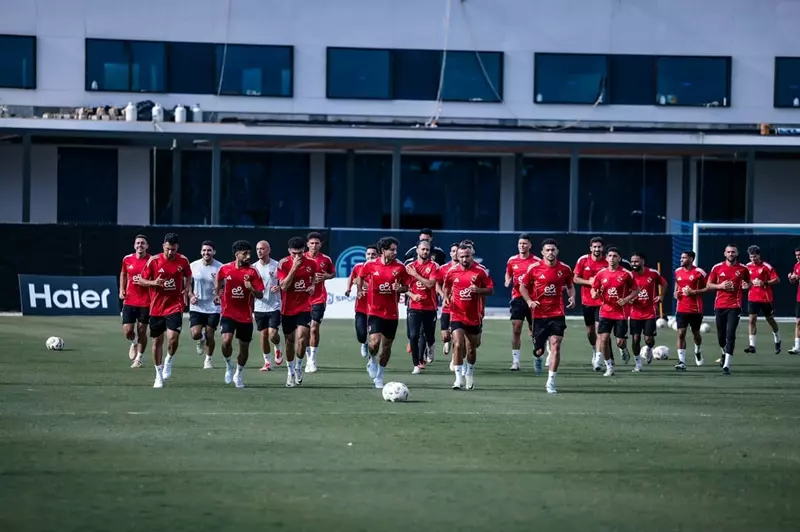 الأهلي يبدأ تدريباته الأولى في أمريكا بمشاركة بن رمضان وصفقات جديدة
