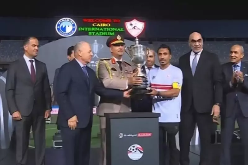 لحظة مؤثرة: شيكابالا يُسلم كأس مصر لعبد الشافي بعد تتويج الزمالك