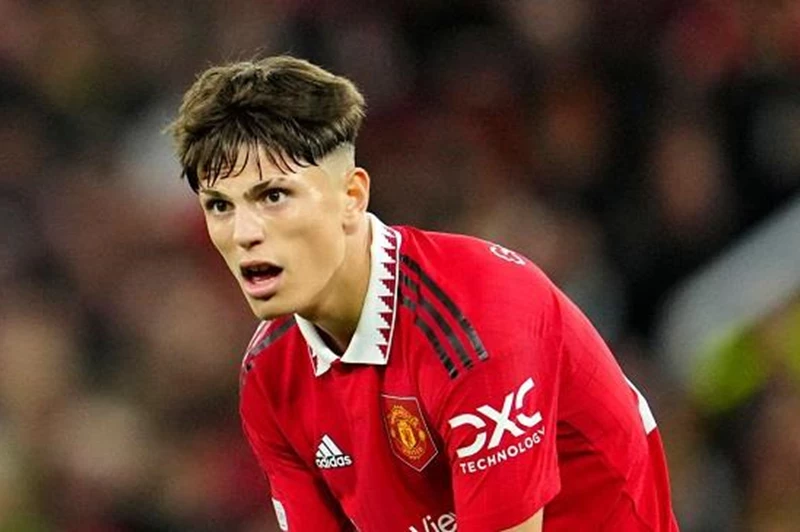 ليفركوزن يتراجع عن التعاقد مع جارناتشو في صفقات الانتقالات